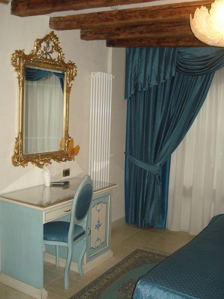 Hotel Vecellio Venice On The Lagoon Rum bild
